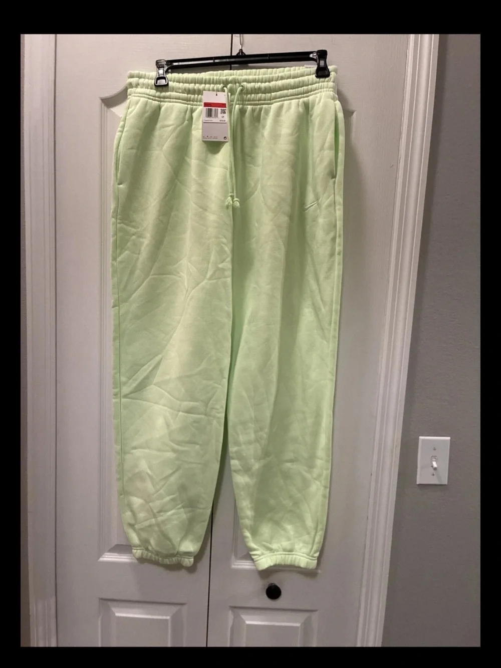 Nike ladies 2 piece jogger set top Sz M/bottom Sz L